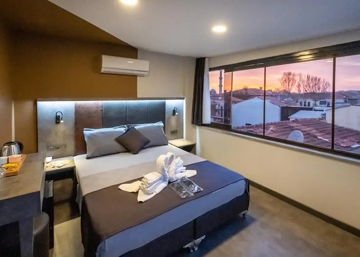 The Queen Hotel