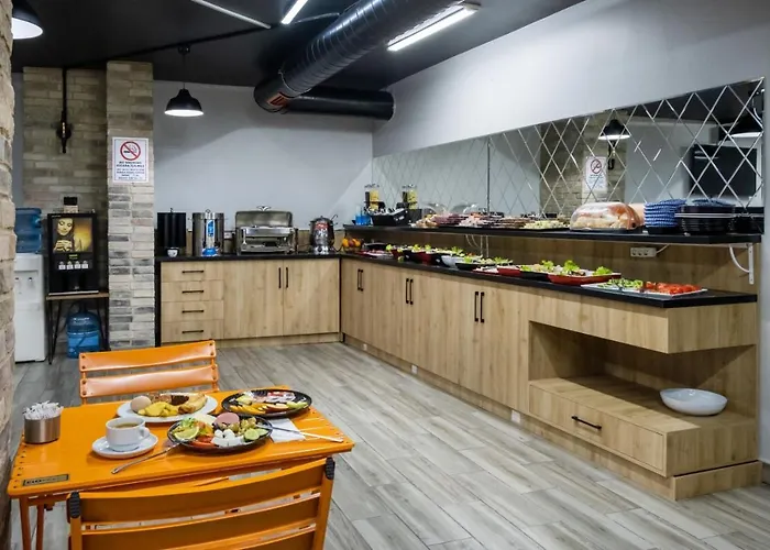 The Queen Hotel 5*