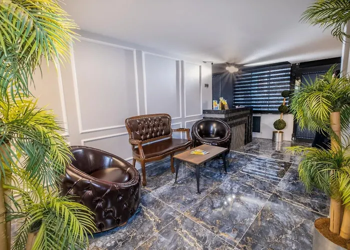 The Queen Hotel 5*