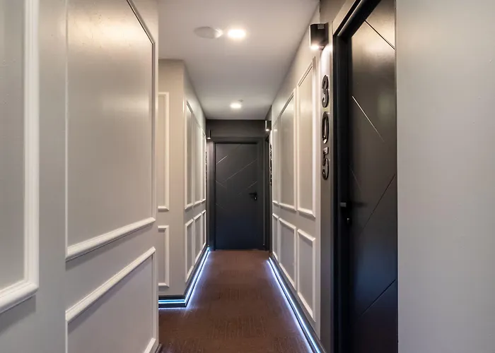 The Queen Hotel