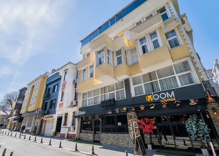 The Queen Hotel