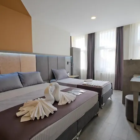 The Queen Hotel
