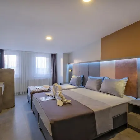 The Queen Hotel 5*