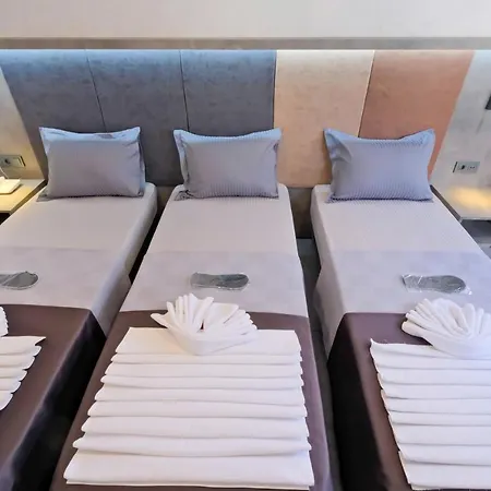 Hotel The Queen 2*